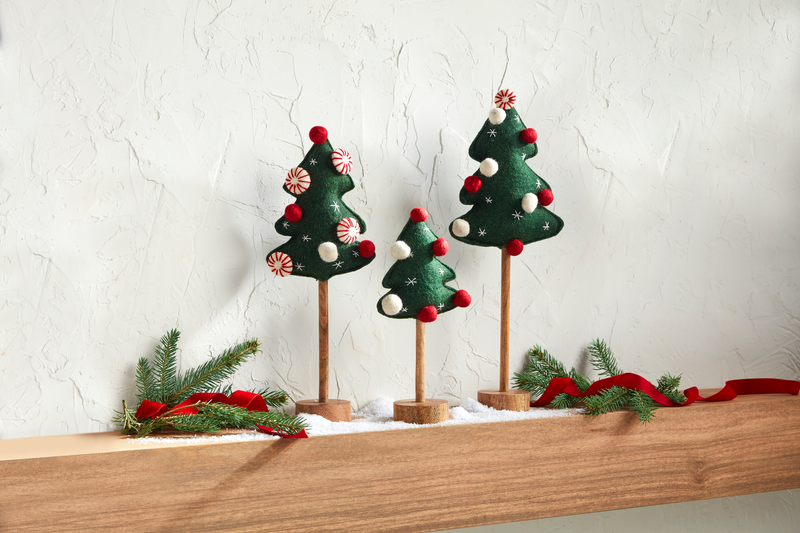 MED FELT POM POM TREE SITTER