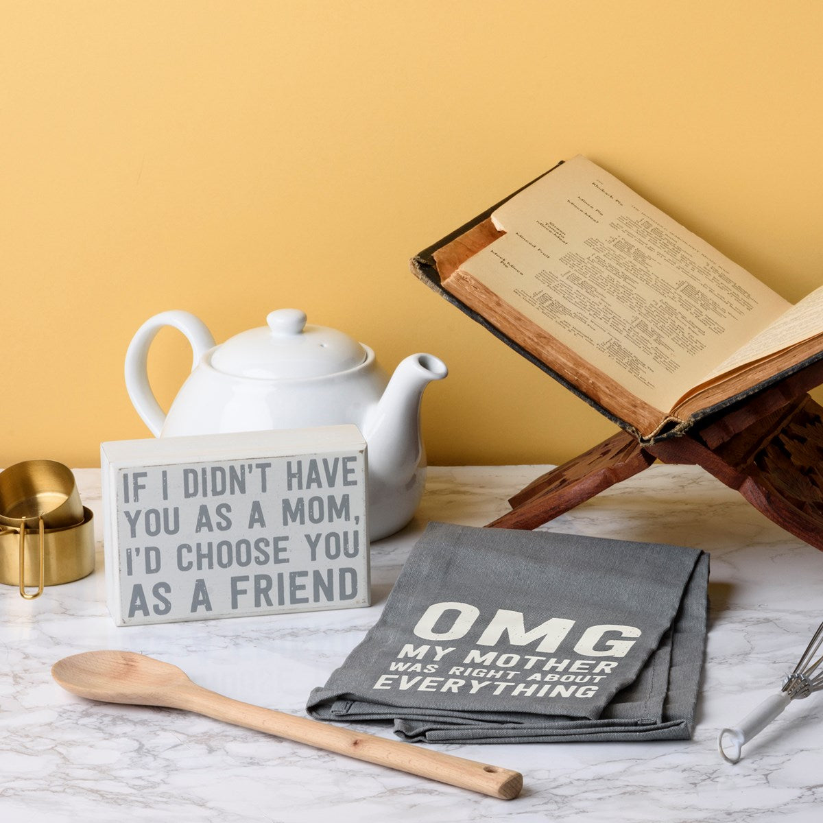 Mom box sign and towel set